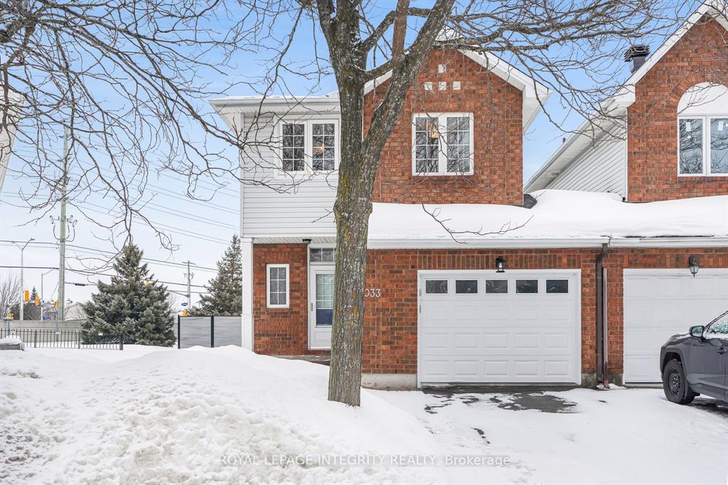 1033 MARKWICK Crescent